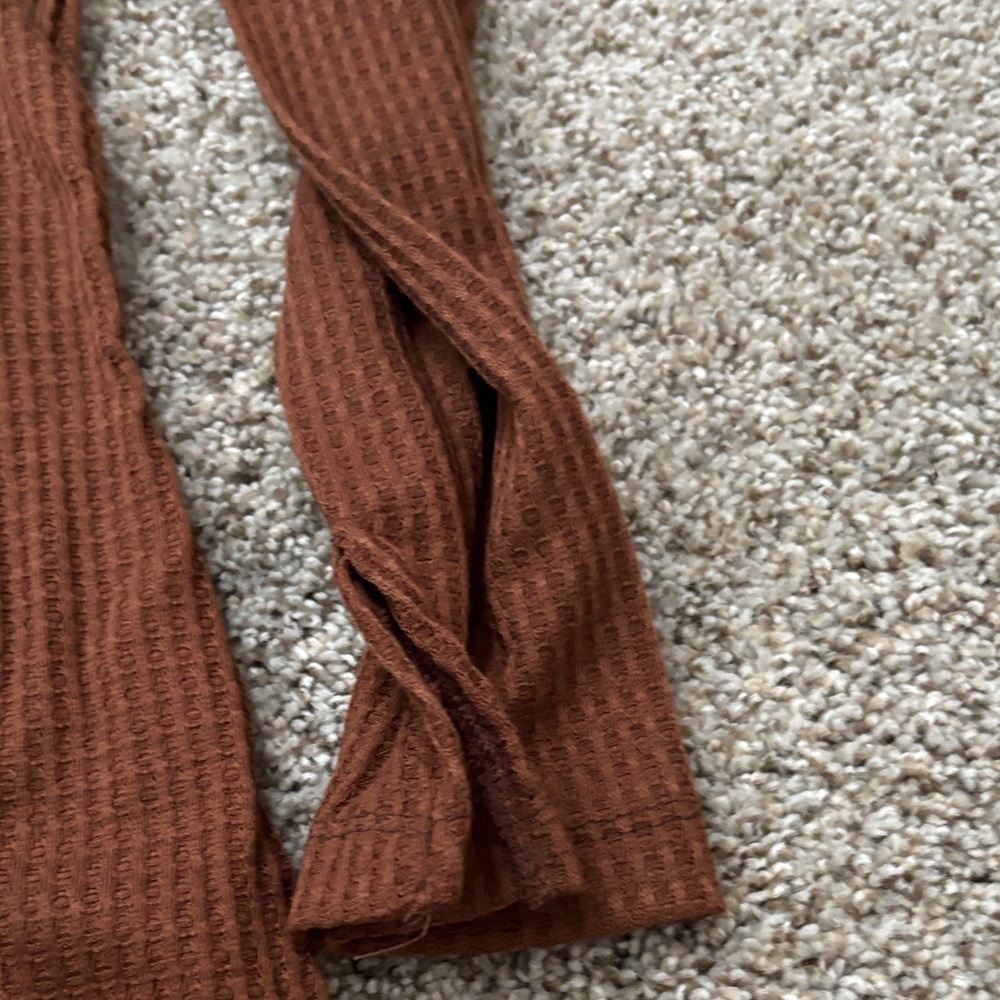 Rust Ribbed Turtleneck Sweater - Picture 4 of 6